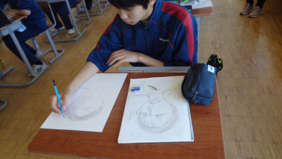 椎の木美術「自画像」