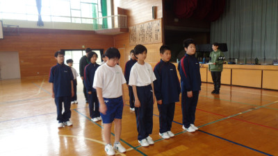 １年体育　集団行動４