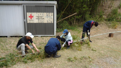 椎の木作業　竹細工品作り