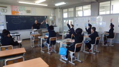 １年社会　地球儀と世界地図