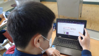 ４椎の木作業　新聞作り